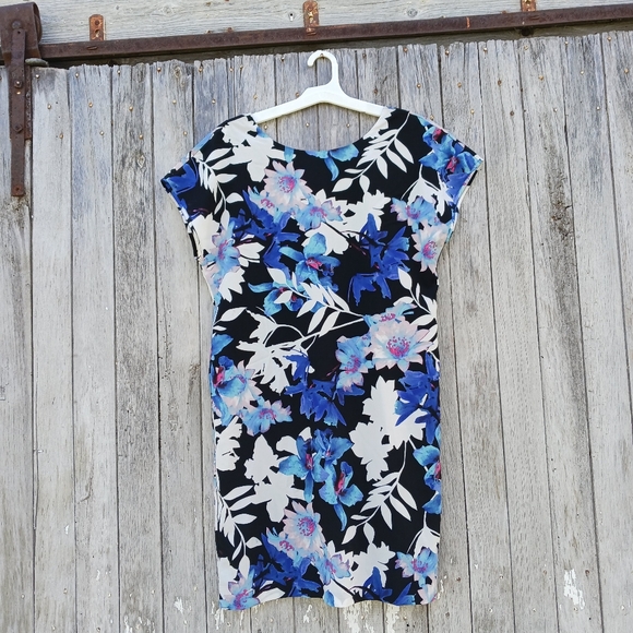 Kut from the Kloth Dresses & Skirts - Kut From The Kloth  Womens Sz 8 Floral Mini V-back Shift Dress Short Sleeve